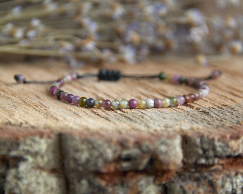 Гривна с естествени камъни турмалин 3 мм. Защита - Хармония - Промяна към по-добро