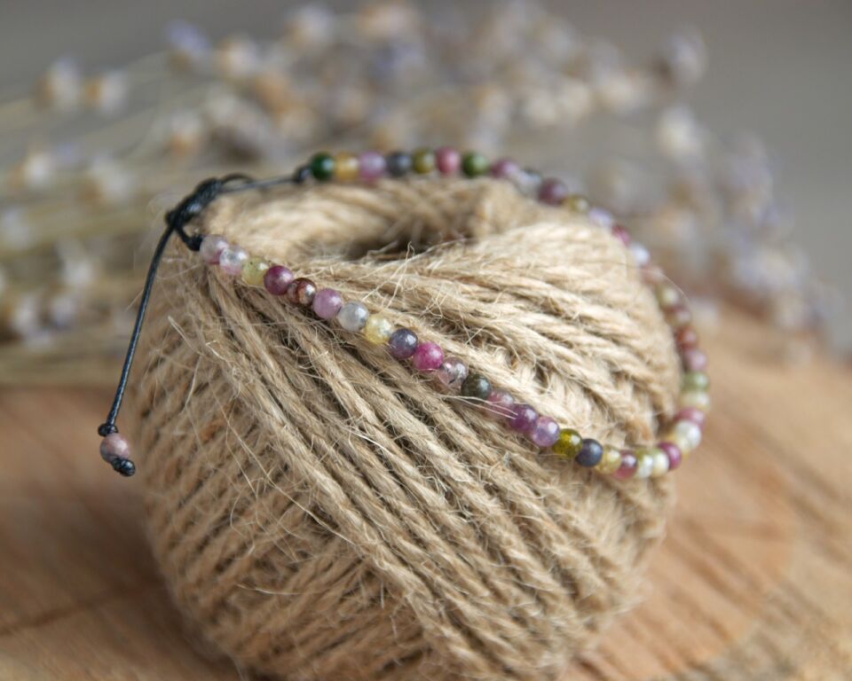 Гривна с естествени камъни турмалин 3 мм. Защита - Хармония - Промяна към по-добро