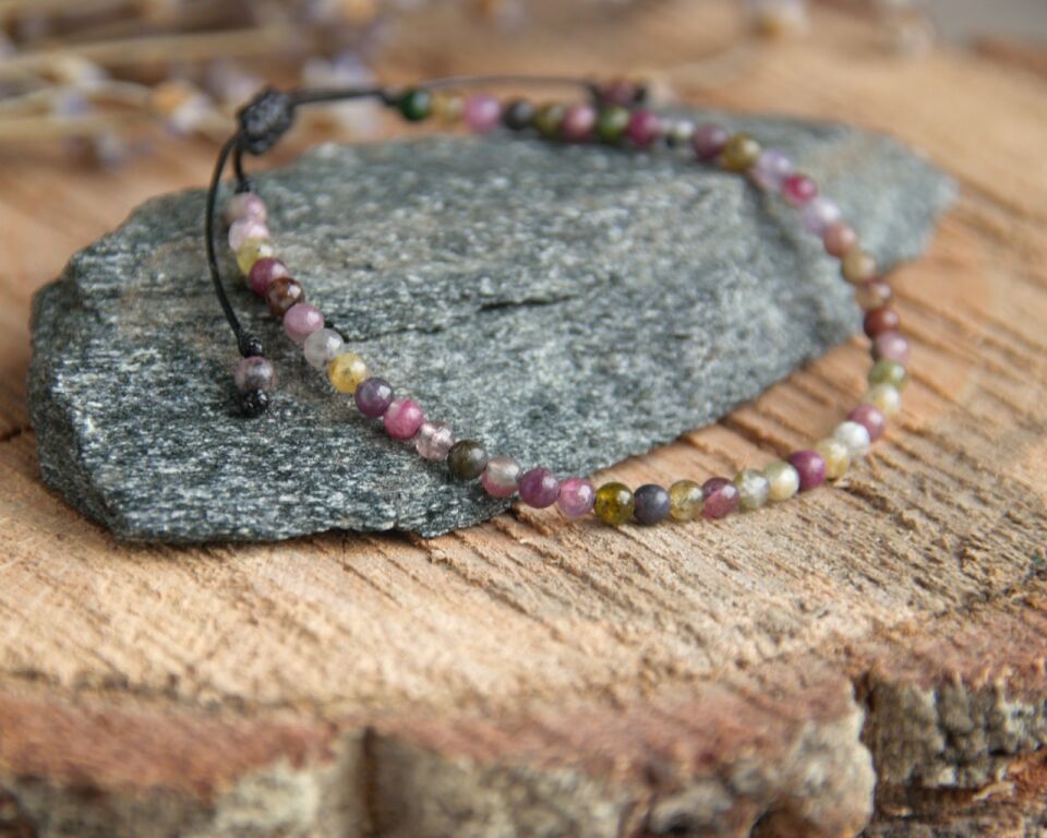 Гривна с естествени камъни турмалин 3 мм. Защита - Хармония - Промяна към по-добро